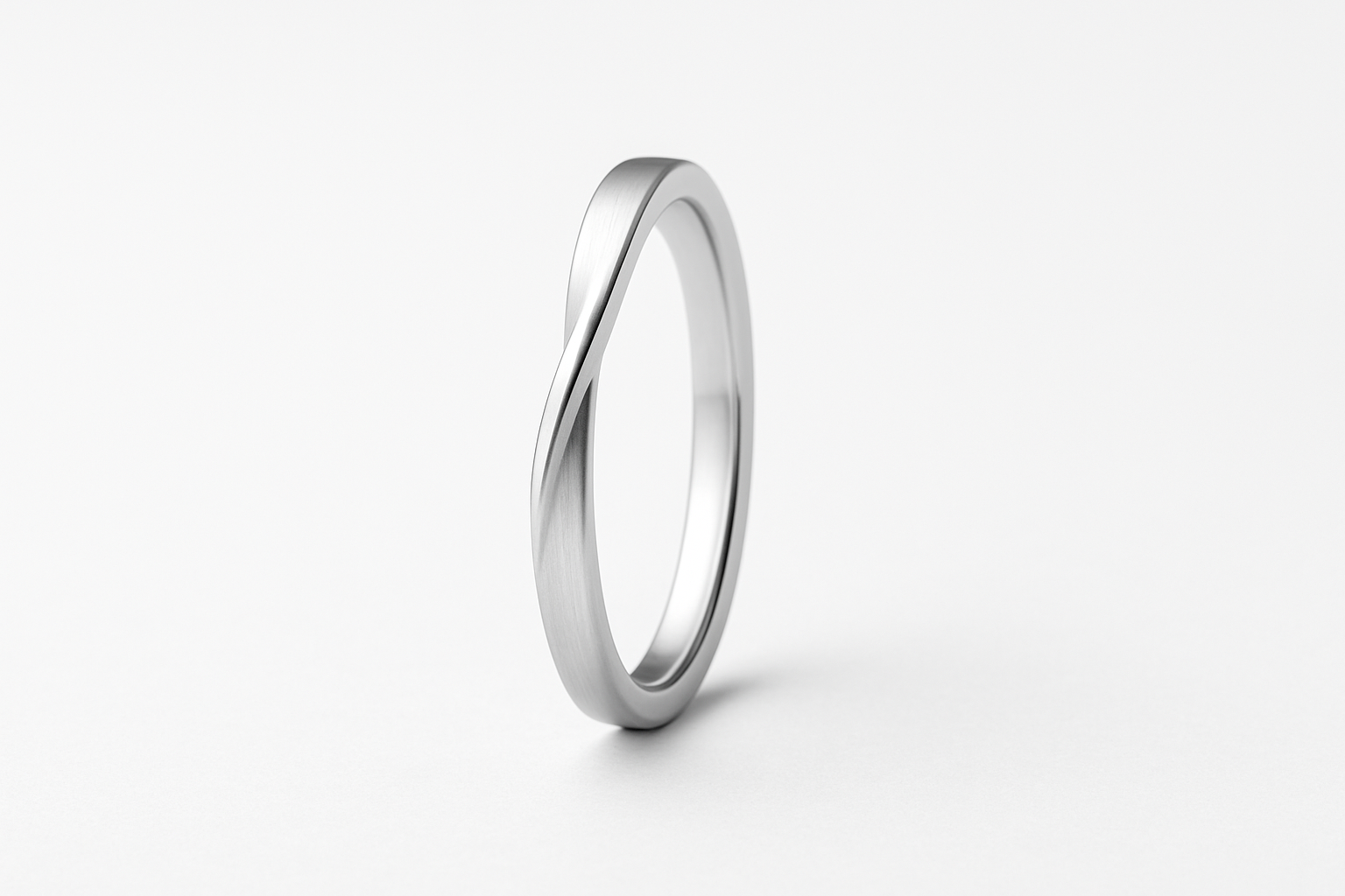 Ring standing upright