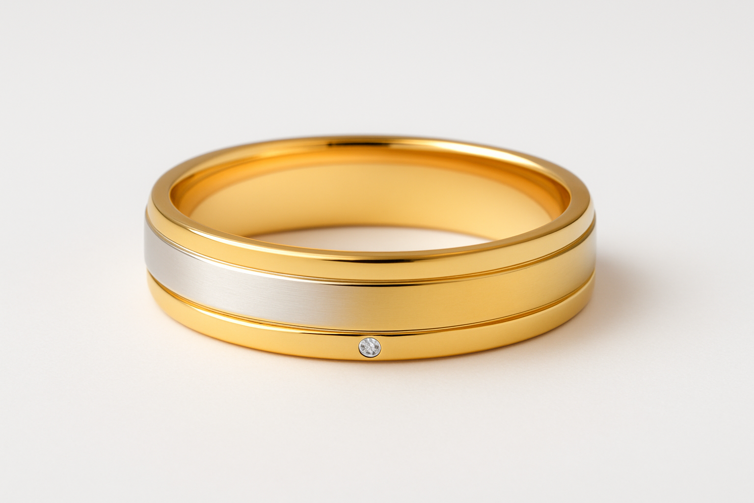 Tri-tone ring laying flat